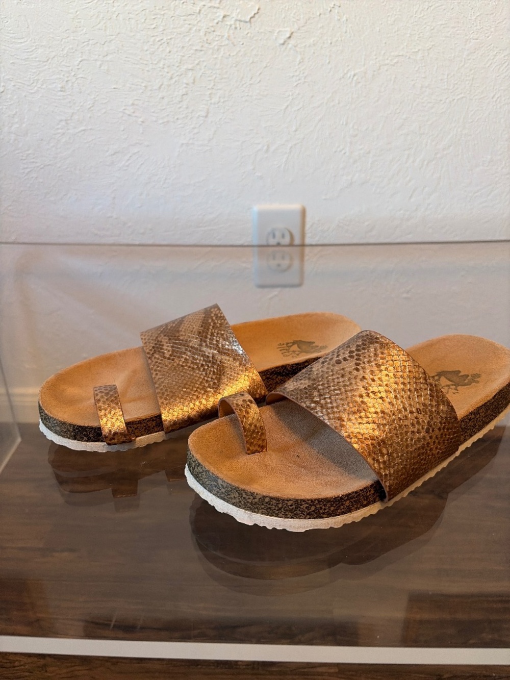 Toes sandals